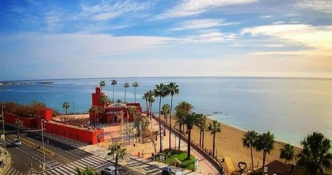 El Estudio De La Playa Benalbeach Holidays Paradise Benalmádena Eksteriør bilde